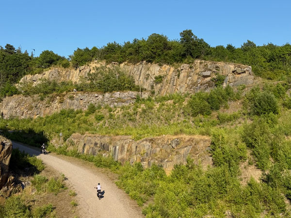 Rower w kamieniołomie Vang